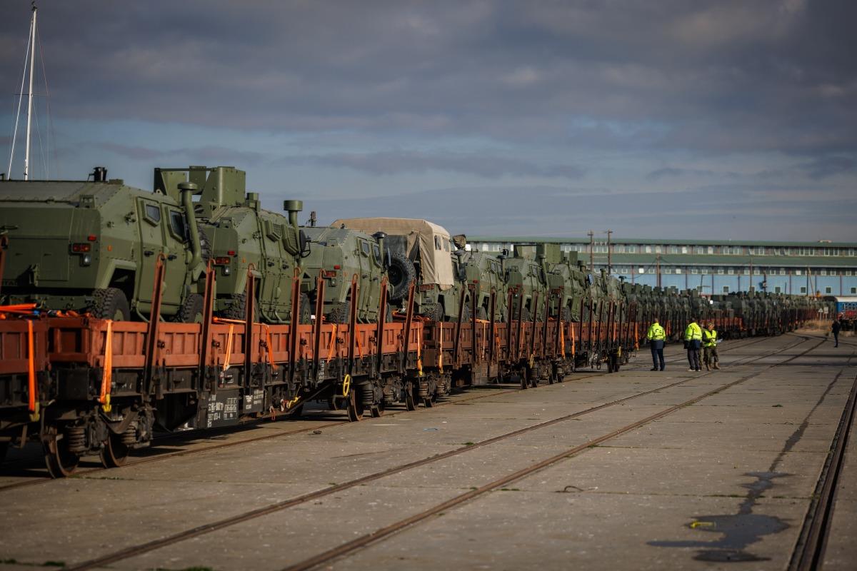 20250124-spn-s-exercise-steadfast-dart-25-spanish-vehicles-leave-alexandroupoli-port-st-016-dyeiu2.jpg